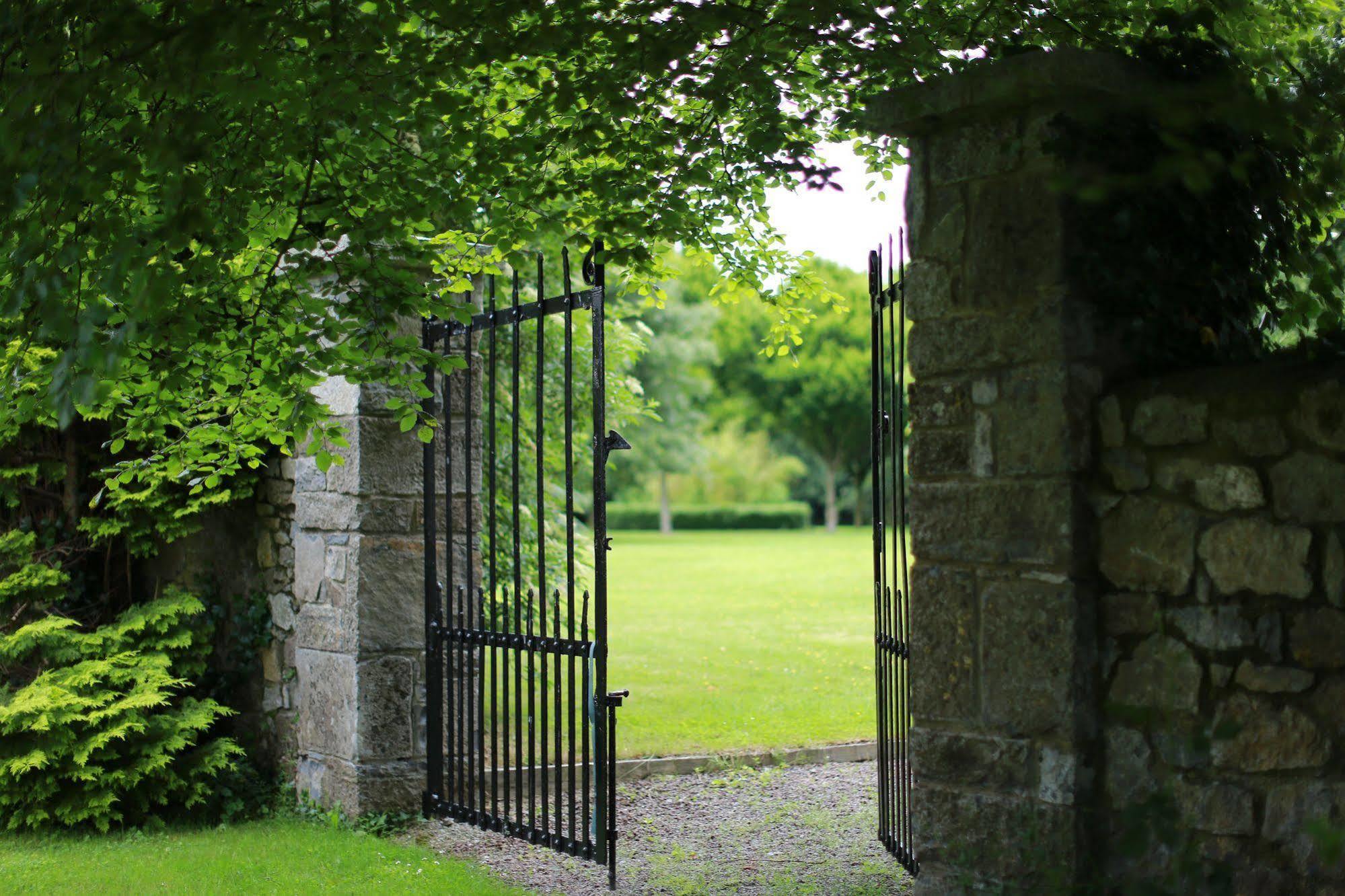 Barberstown Castle Hotel Straffan Eksteriør billede